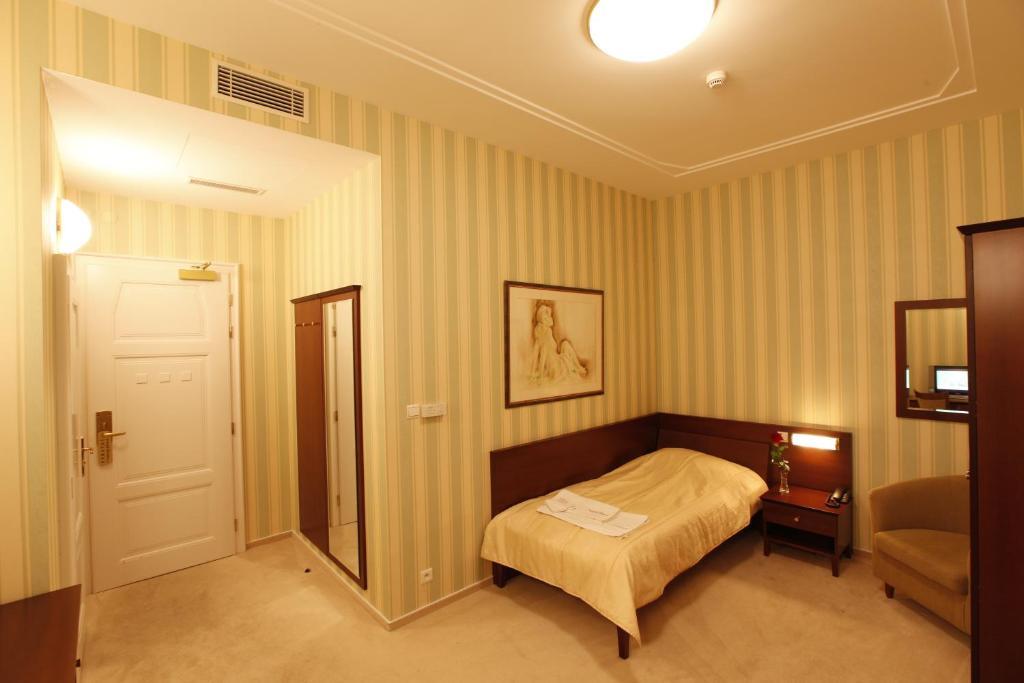 פישטני Hotel Sandor Pavillon חדר תמונה