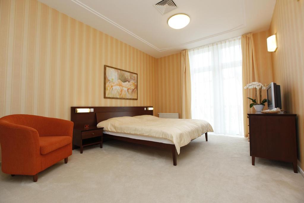 פישטני Hotel Sandor Pavillon חדר תמונה
