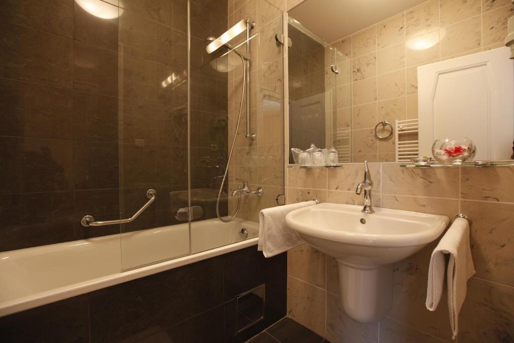 פישטני Hotel Sandor Pavillon חדר תמונה