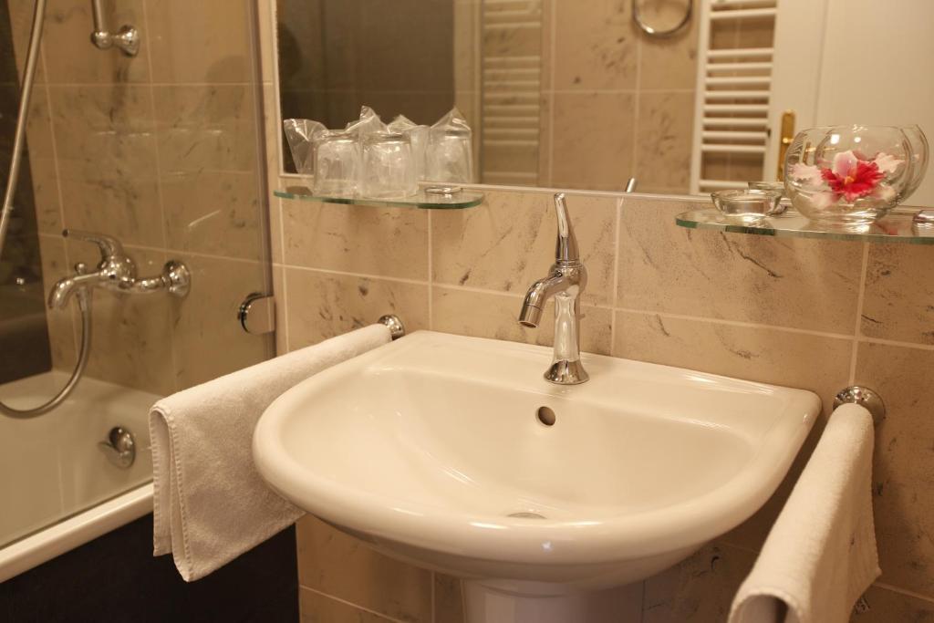 פישטני Hotel Sandor Pavillon חדר תמונה