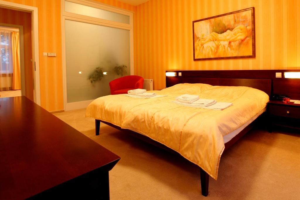 פישטני Hotel Sandor Pavillon מראה חיצוני תמונה