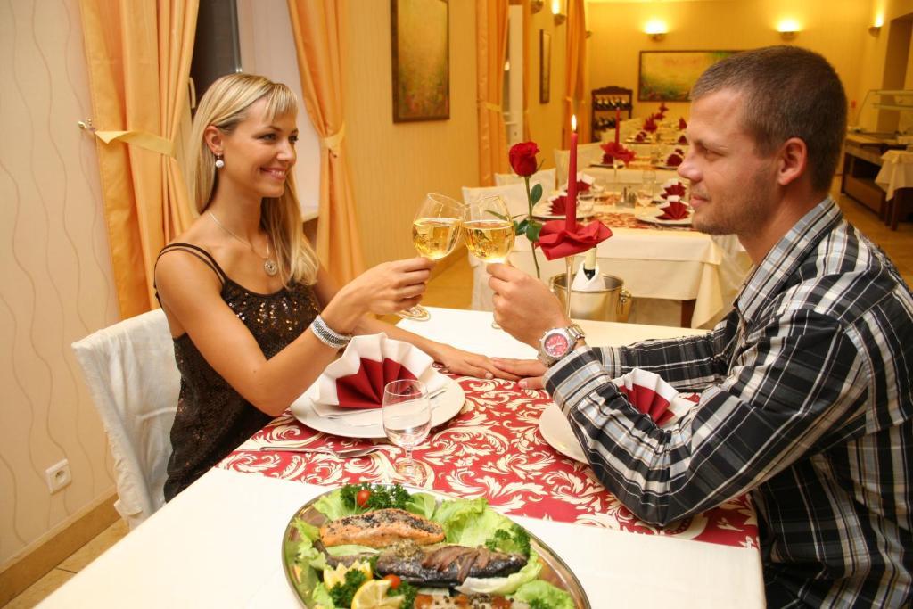 פישטני Hotel Sandor Pavillon מראה חיצוני תמונה