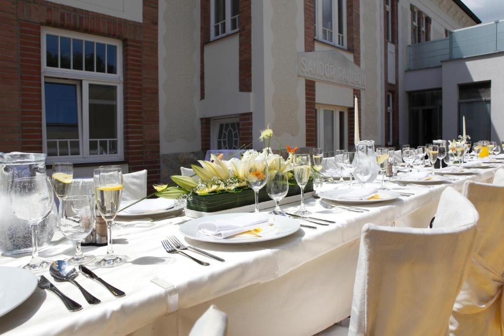פישטני Hotel Sandor Pavillon מראה חיצוני תמונה