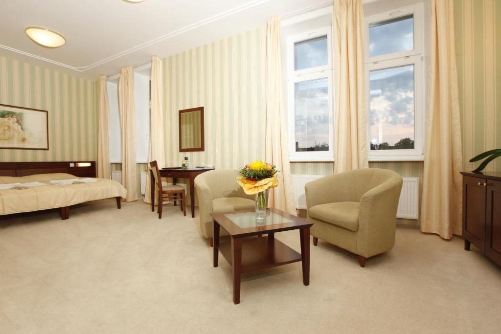 פישטני Hotel Sandor Pavillon מראה חיצוני תמונה