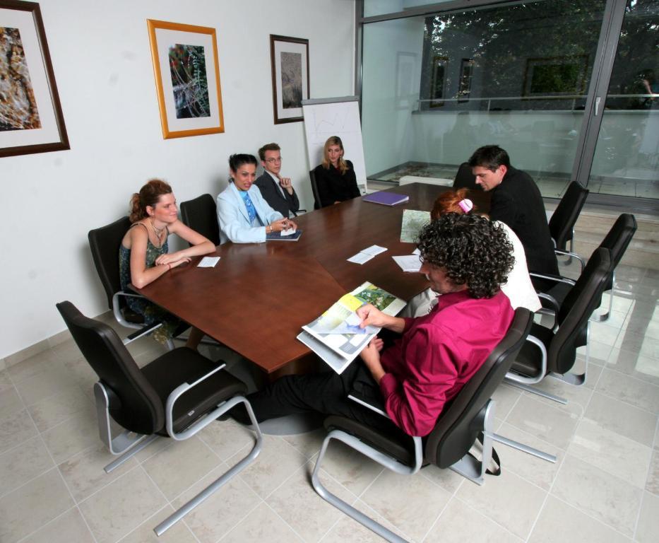 פישטני Hotel Sandor Pavillon מראה חיצוני תמונה