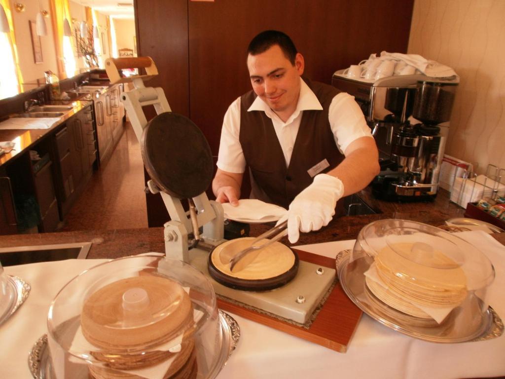 פישטני Hotel Sandor Pavillon מראה חיצוני תמונה