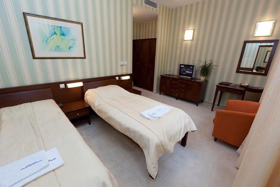 פישטני Hotel Sandor Pavillon מראה חיצוני תמונה